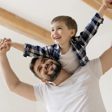 Dad and kid smile - Rosesland USA