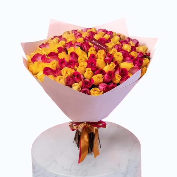 Bicolor mega bouquet Rose Arrangement - Rosesland USA